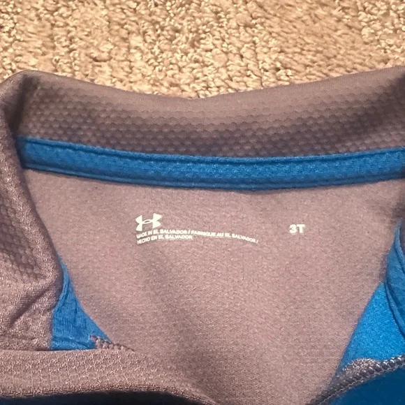 Under Armour lot. 3 long sleeve shirts and 1 pants size 3T - Picture 11 of 12